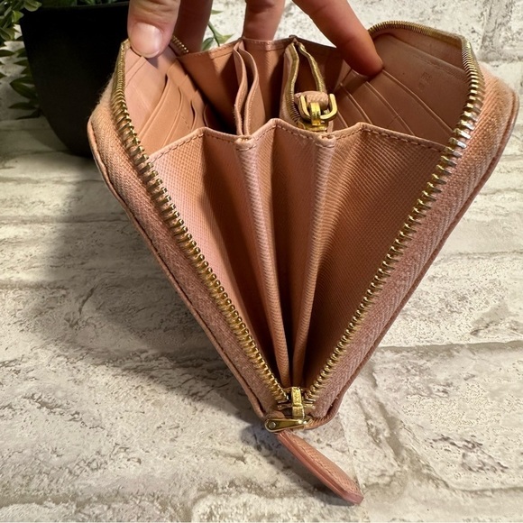 Prada Pink Saffiano Fiocco‎ Bow Zip Around Wallet Cammeo - Picture 2 of 8